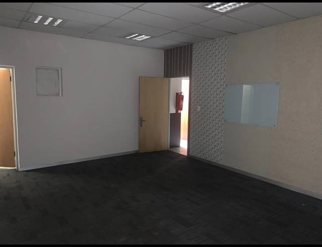 500M² WAREHOUSE TO LET IN WYNBERG